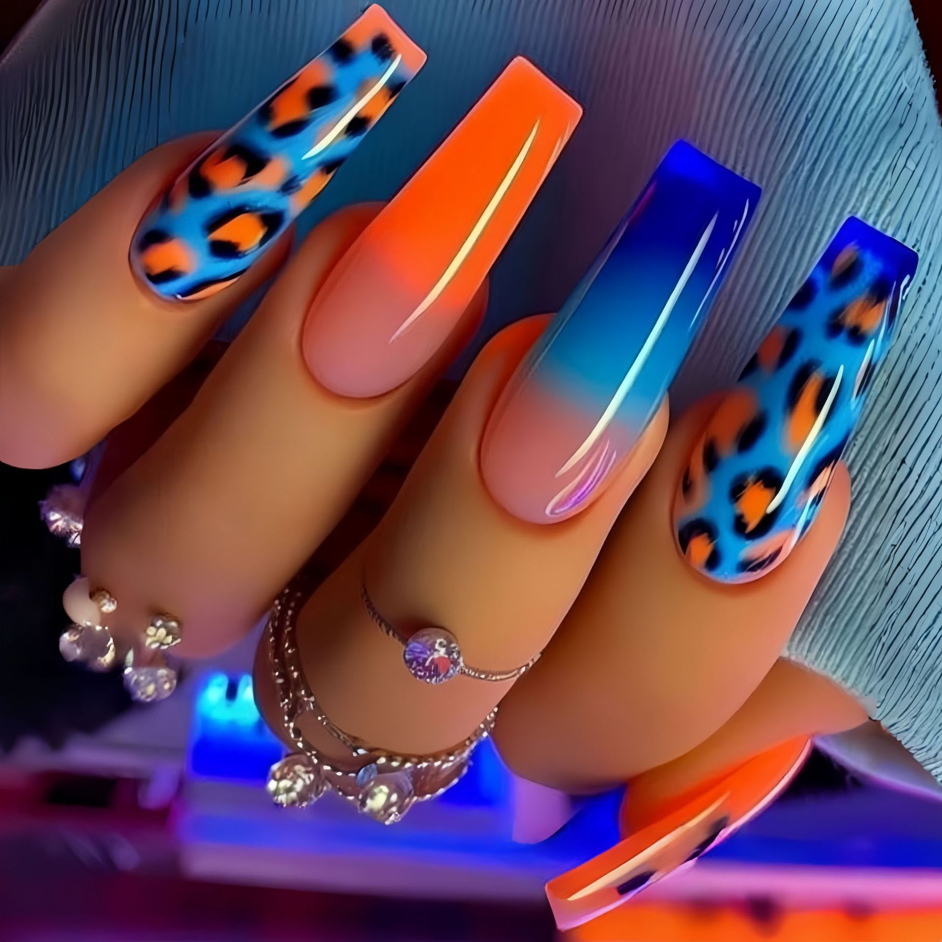 Gradient oranje blauwe nepnage - Nail Art Orange recensie en prijs